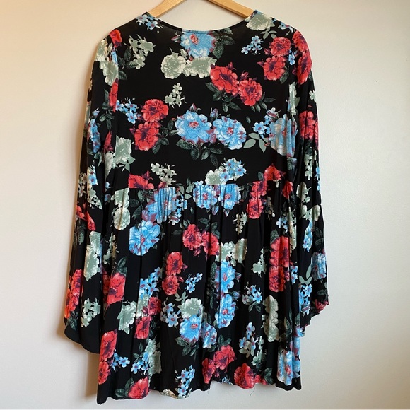 Umgee. Boho Floral Tunic. Medium. Bell-sleeve. Flowy fit. - Picture 3 of 5
